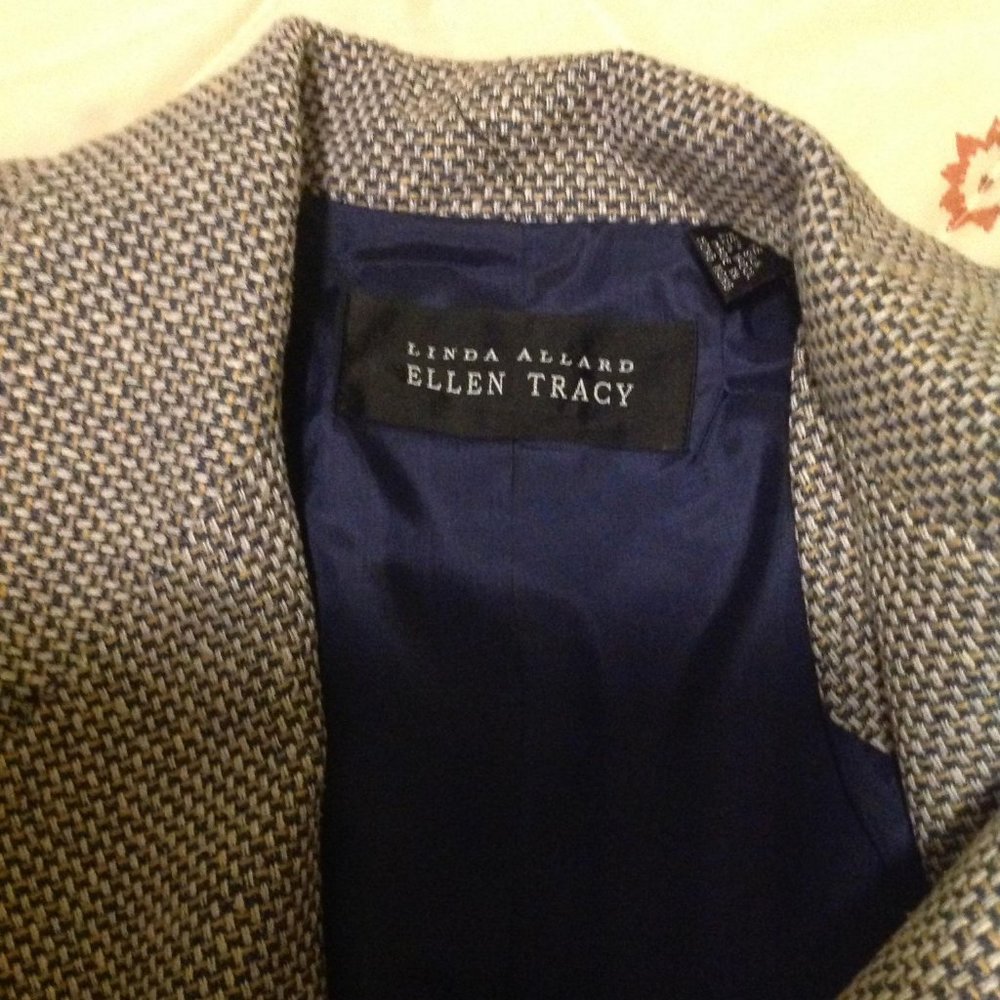 Women's Jacket - Picture 10 of 10